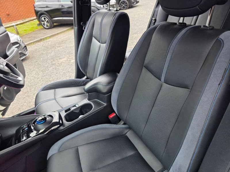 NISSAN LEAF
